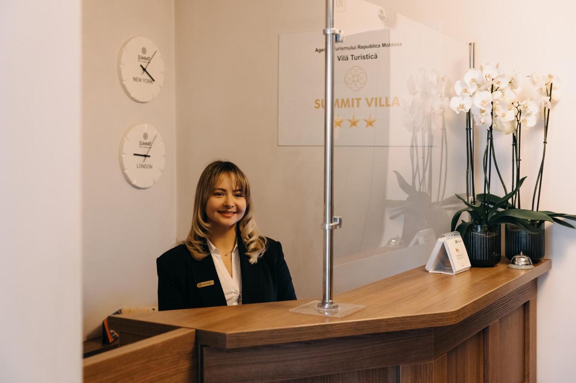 Summit Villa Chisinau Bagian luar foto
