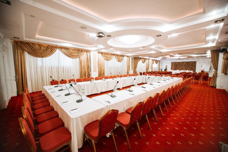 Summit Villa Chisinau Bagian luar foto